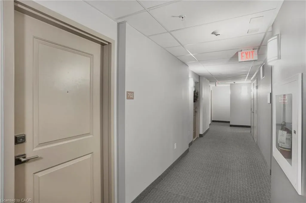 85 Robinson Street, #702