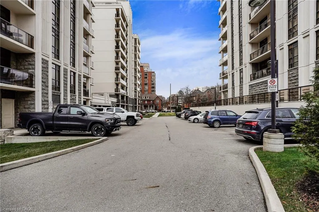 85 Robinson Street, #702