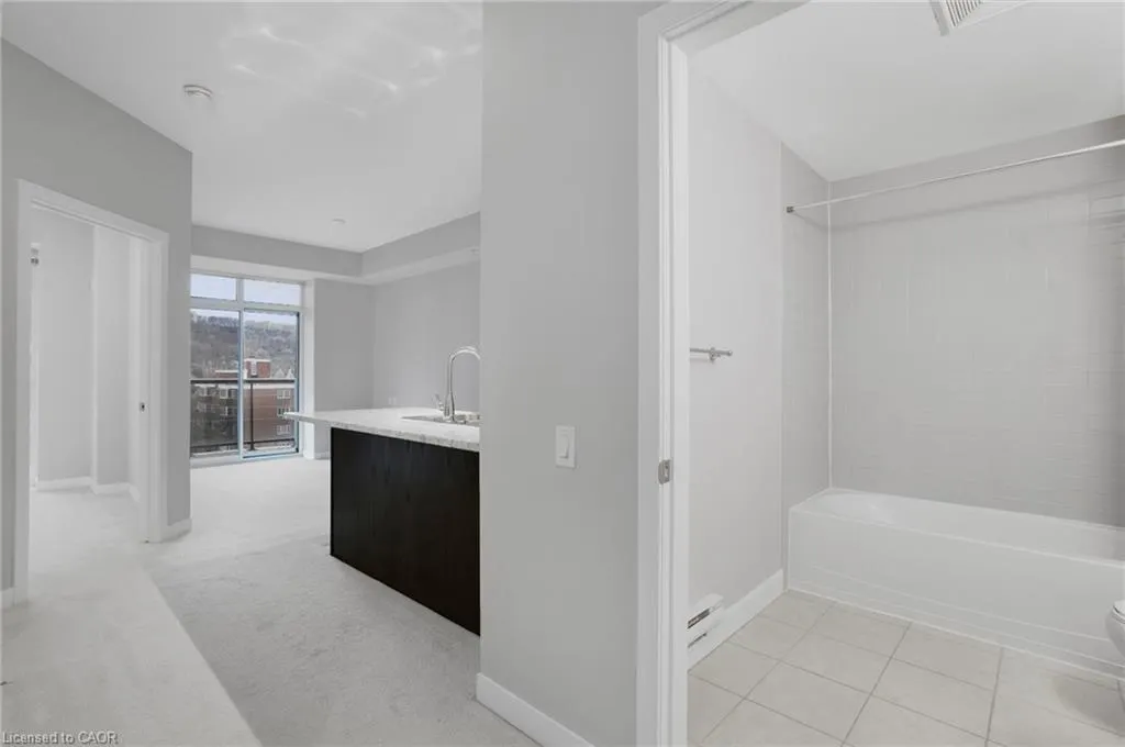 85 Robinson Street, #702