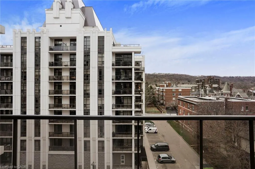 85 Robinson Street, #702