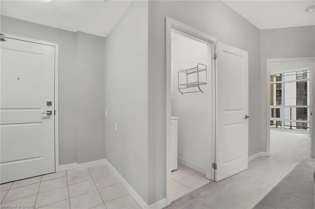 85 Robinson Street, #702