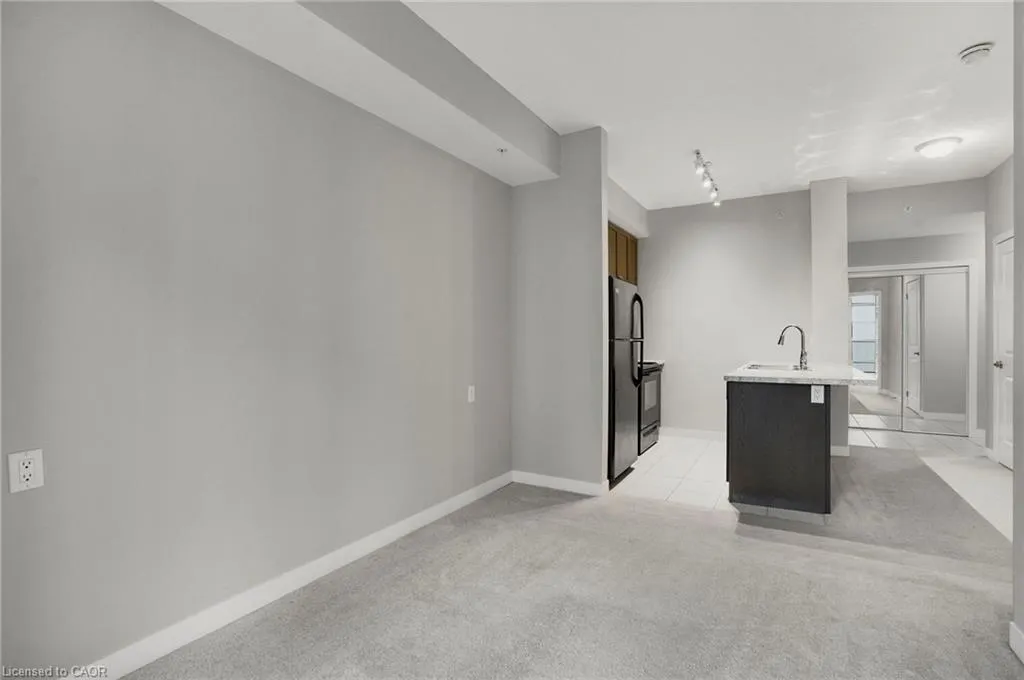 85 Robinson Street, #702