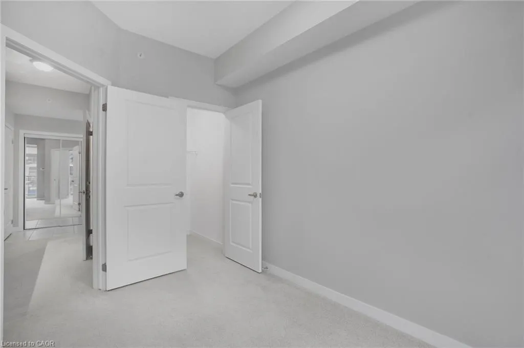 85 Robinson Street, #702
