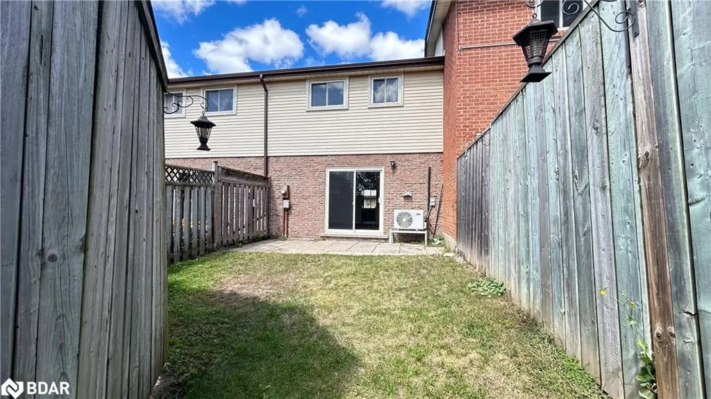 160 Jansen Avenue, #32