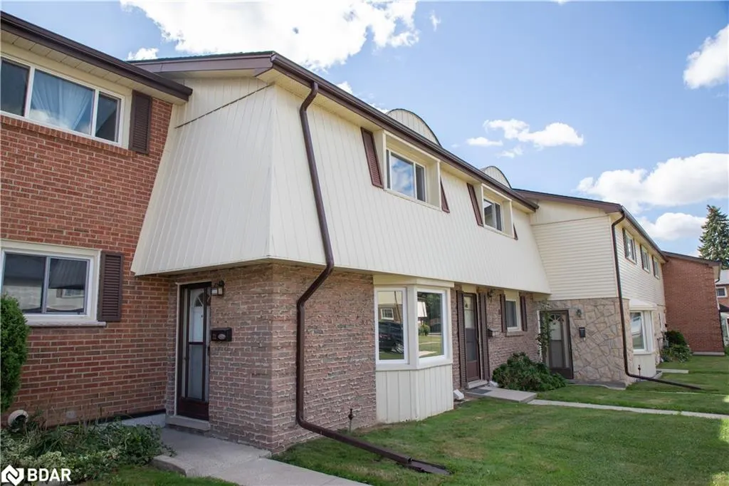 160 Jansen Avenue, #32