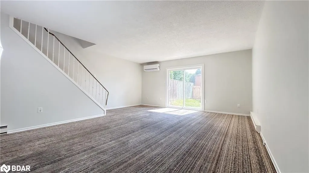 160 Jansen Avenue, #32