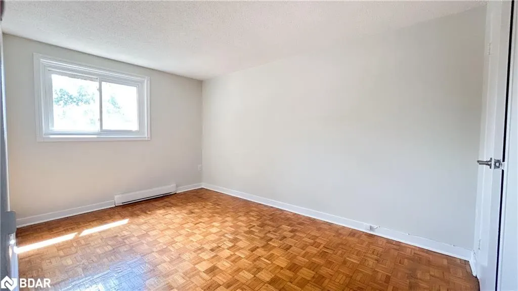 160 Jansen Avenue, #32