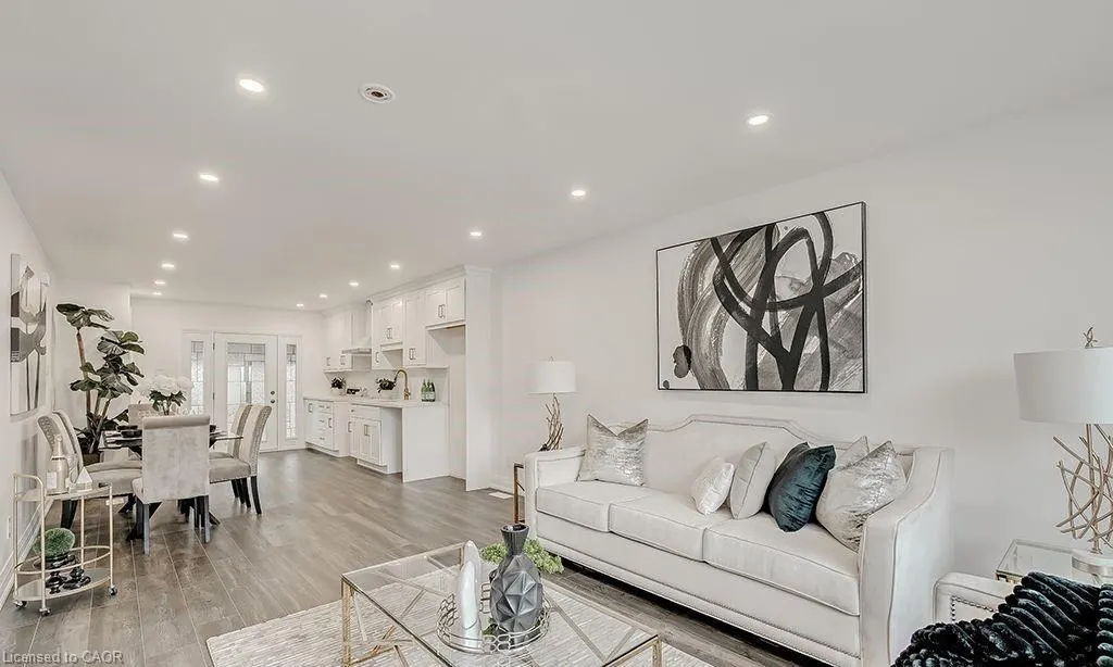 16 Upper Canada Drive, #Main