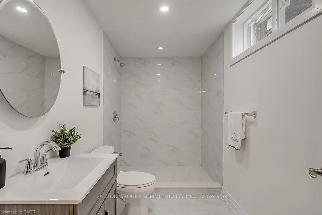 16 Upper Canada Drive, #Main