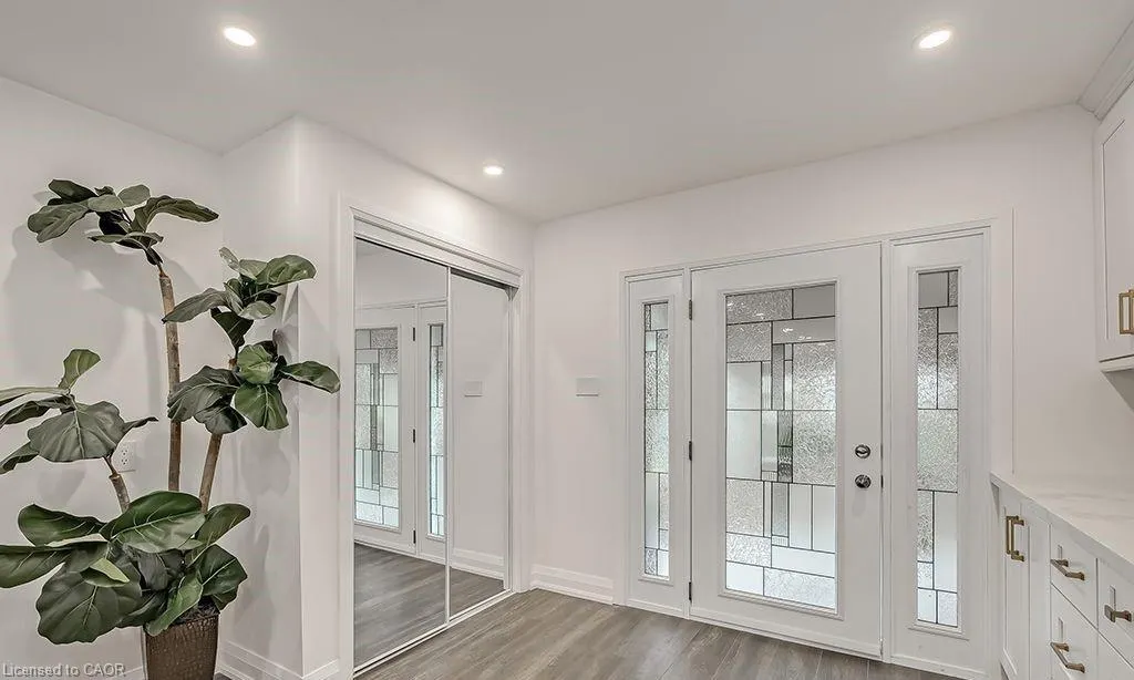 16 Upper Canada Drive, #Main