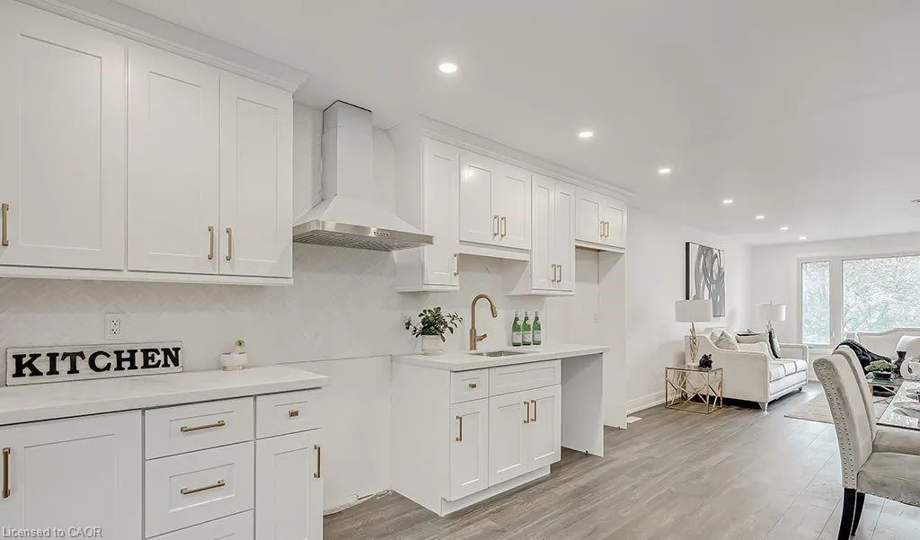 16 Upper Canada Drive, #Main