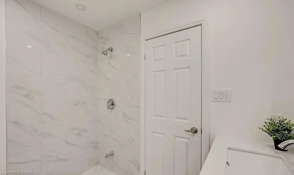 16 Upper Canada Drive, #Main