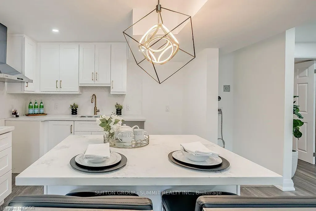 16 Upper Canada Drive, #Main