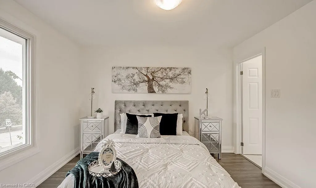 16 Upper Canada Drive, #Main
