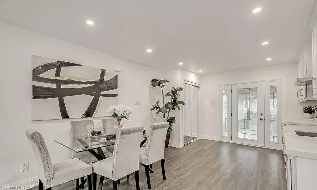 16 Upper Canada Drive, #Main
