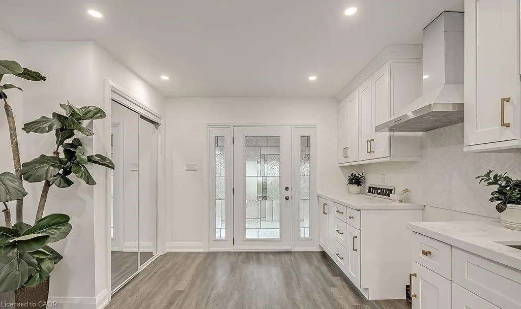 16 Upper Canada Drive, #Main