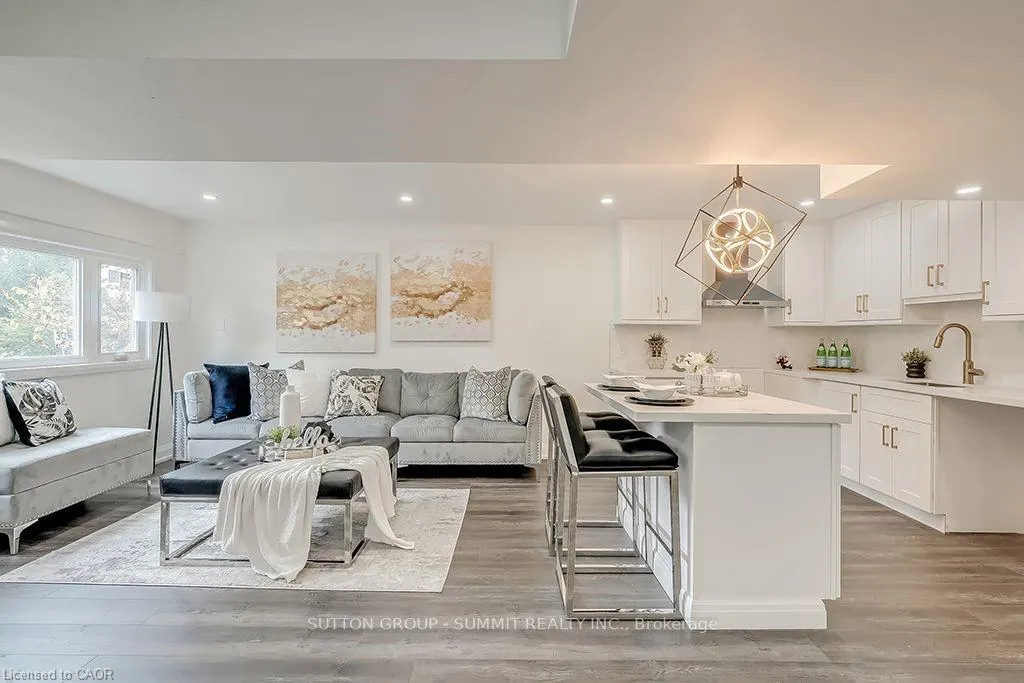 16 Upper Canada Drive, #Main