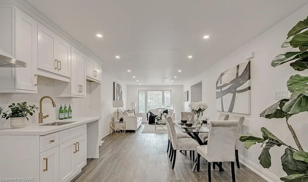 16 Upper Canada Drive, #Main