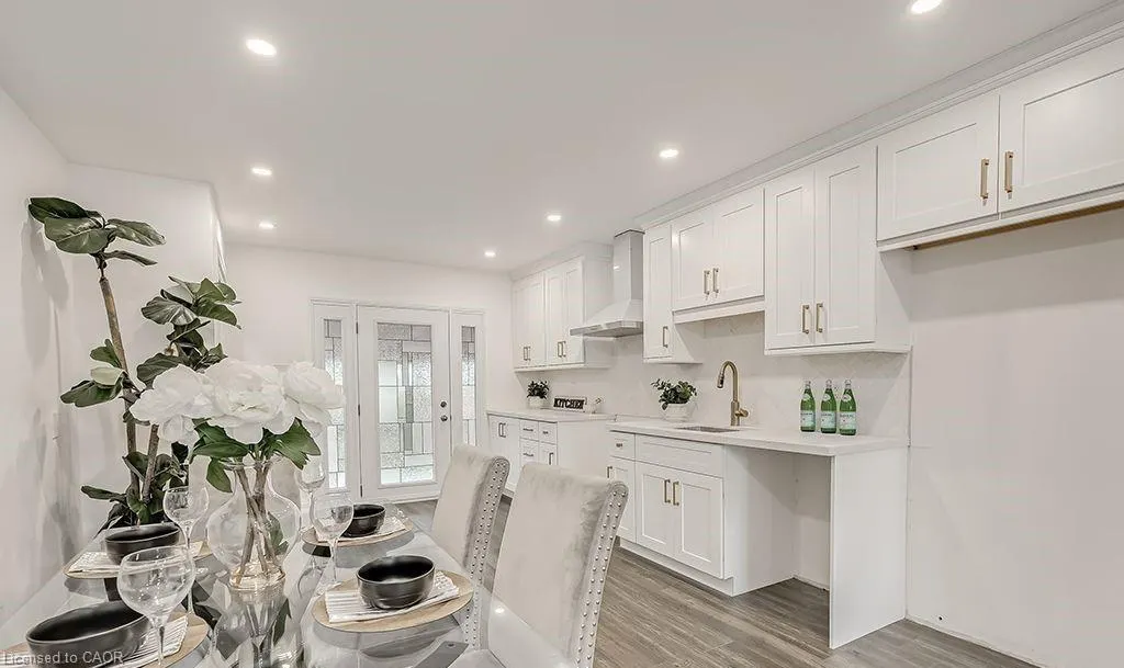16 Upper Canada Drive, #Main