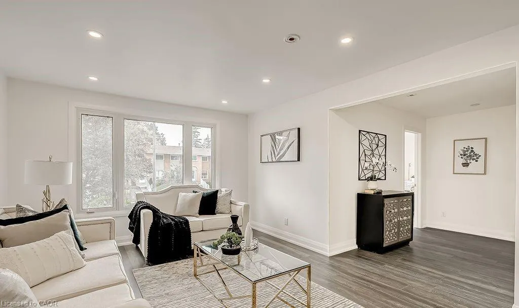 16 Upper Canada Drive, #Main