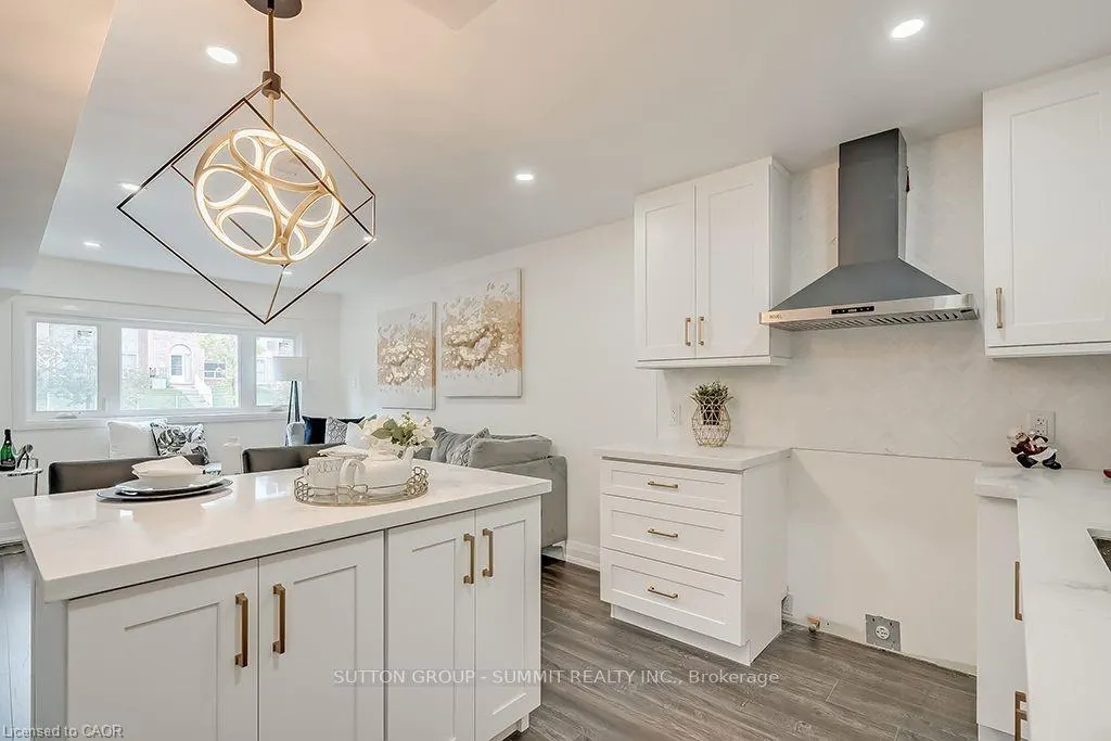 16 Upper Canada Drive, #Main