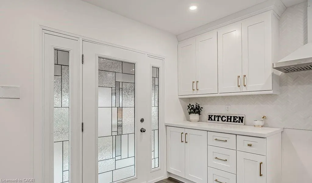 16 Upper Canada Drive, #Main