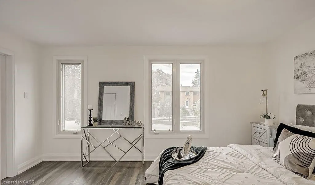 16 Upper Canada Drive, #Main