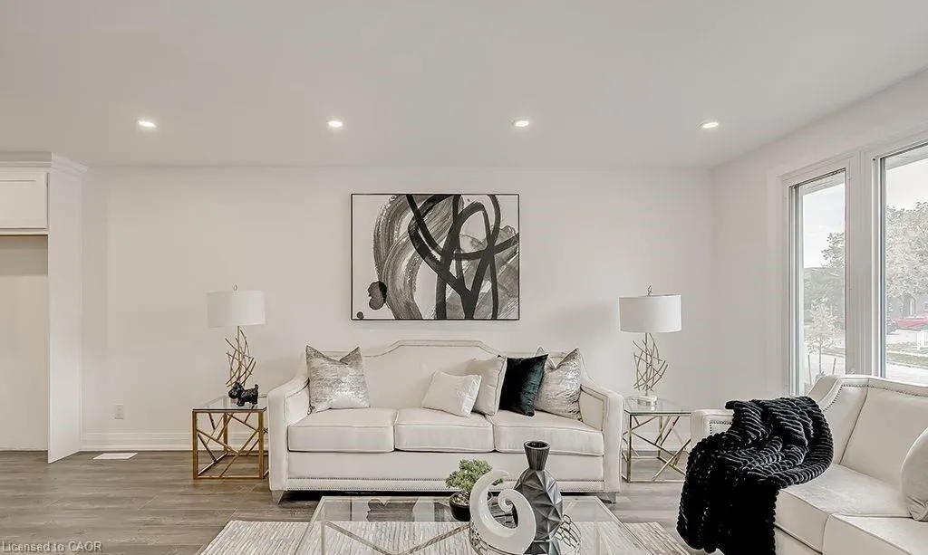 16 Upper Canada Drive, #Main