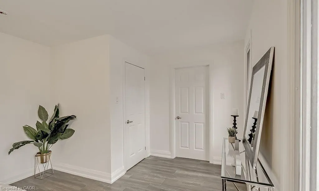 16 Upper Canada Drive, #Main