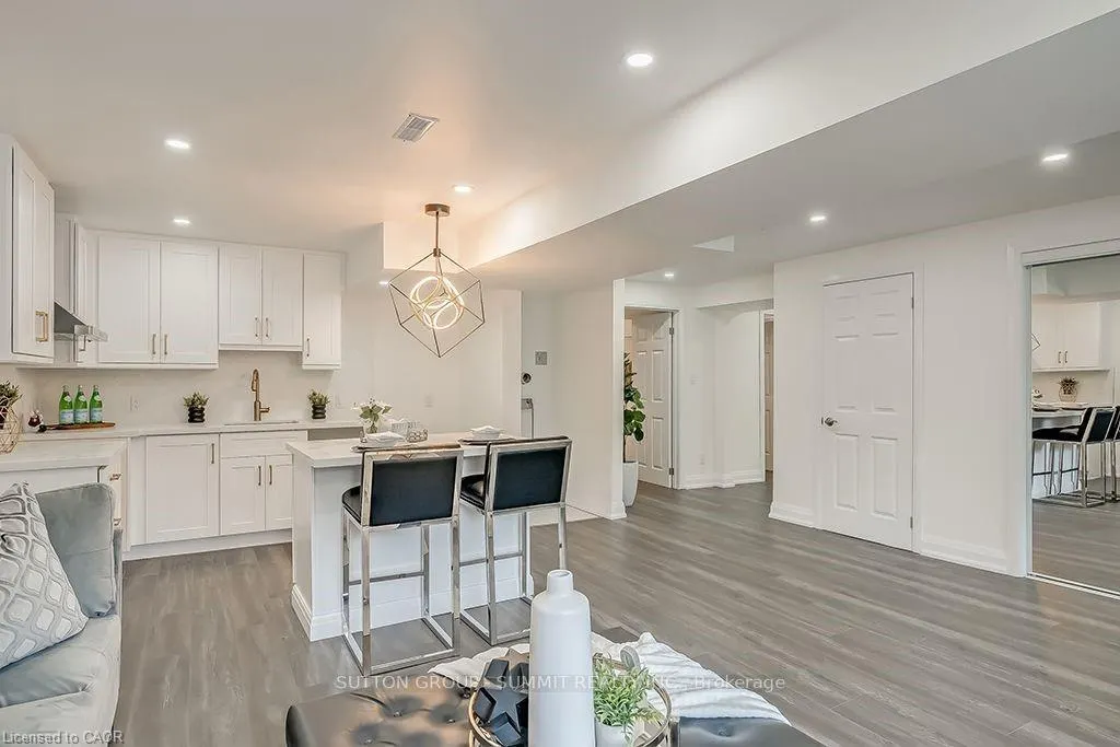 16 Upper Canada Drive, #Main