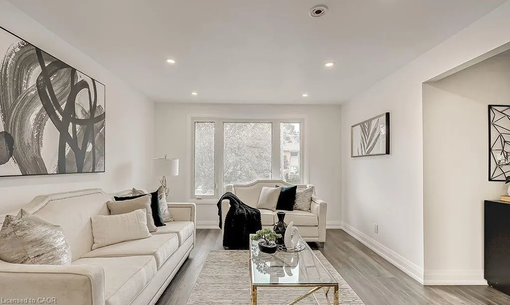 16 Upper Canada Drive, #Main
