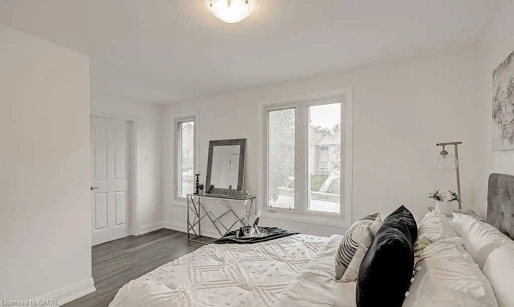 16 Upper Canada Drive, #Main