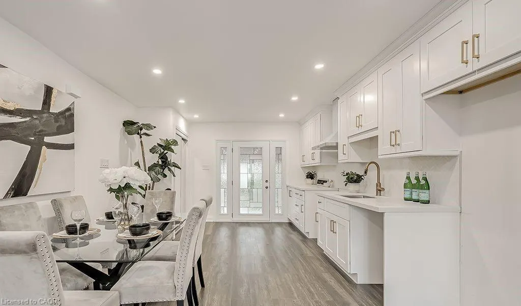 16 Upper Canada Drive, #Main