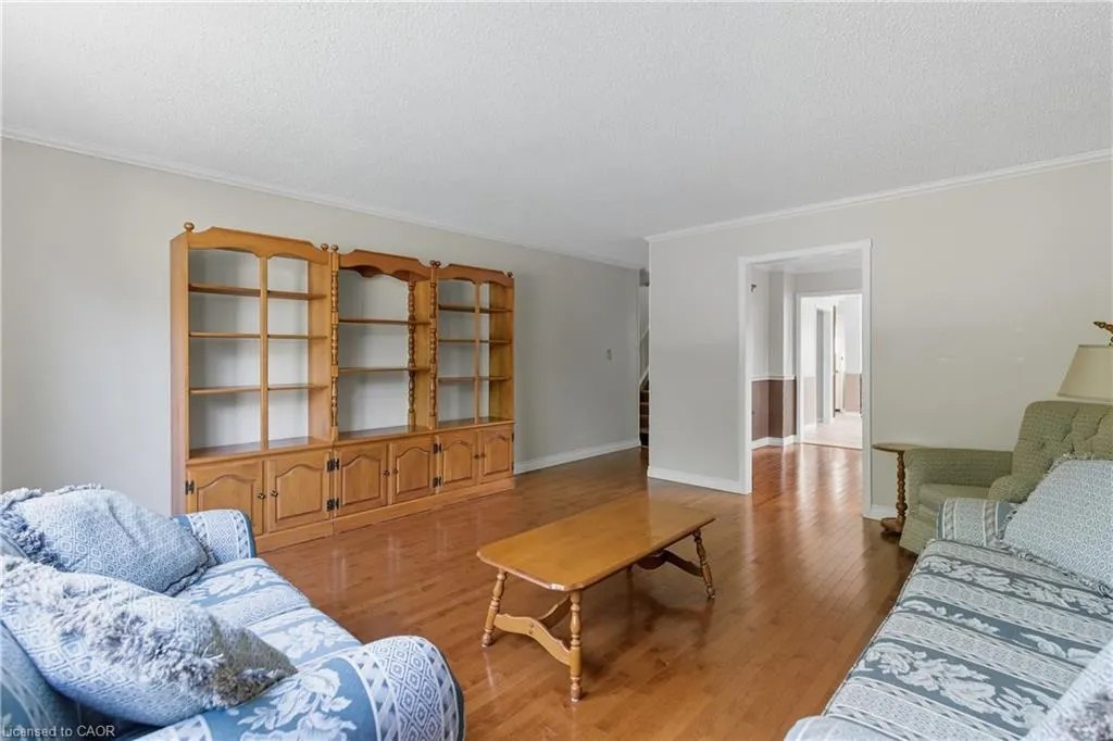 3149 Michael Crescent