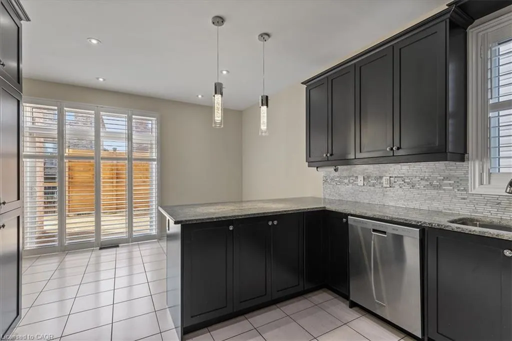 425 Rideau River Street