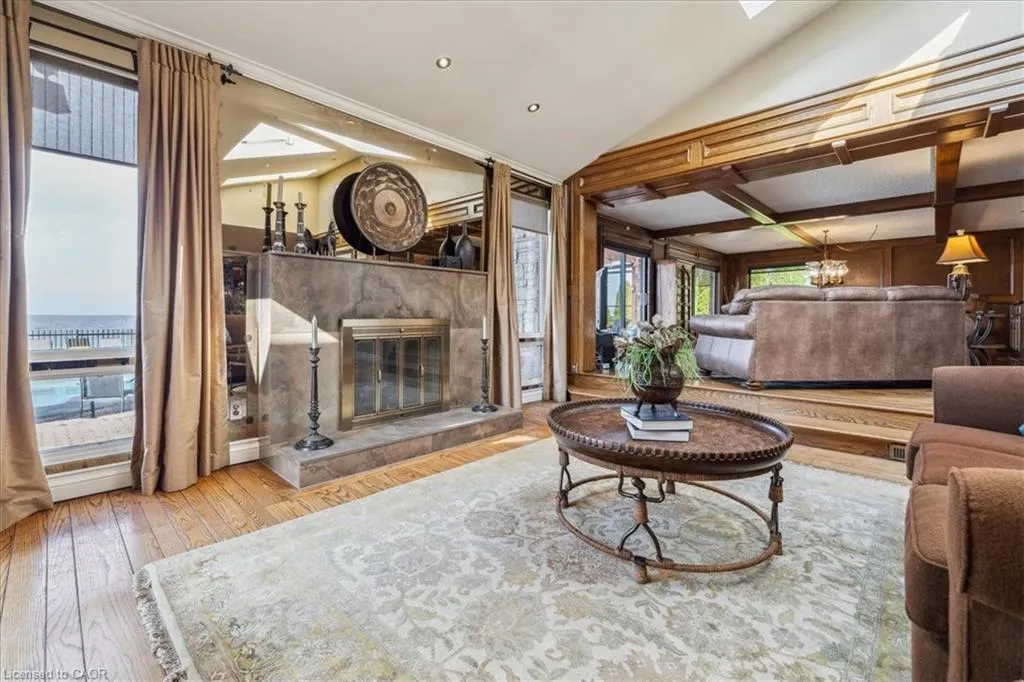 7 Lakegate Drive
