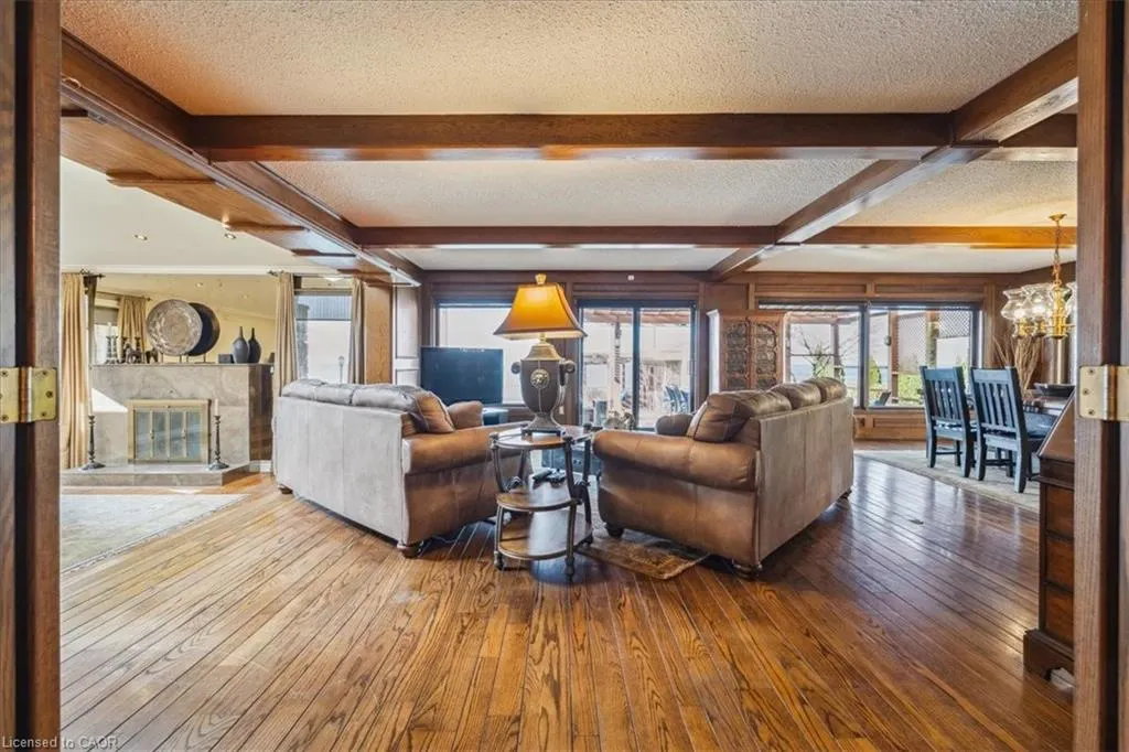 7 Lakegate Drive