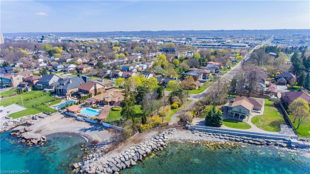 7 Lakegate Drive