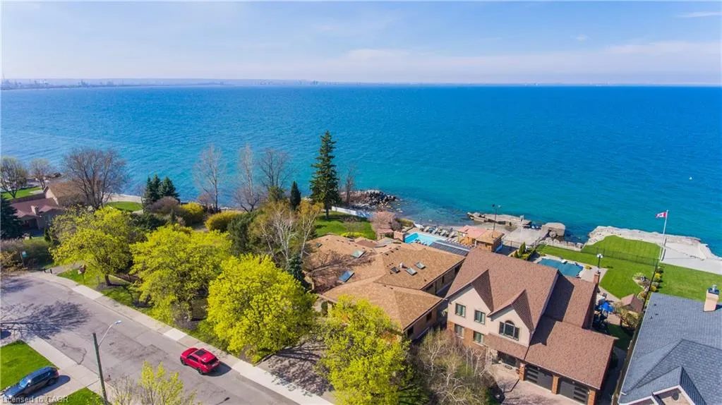 7 Lakegate Drive