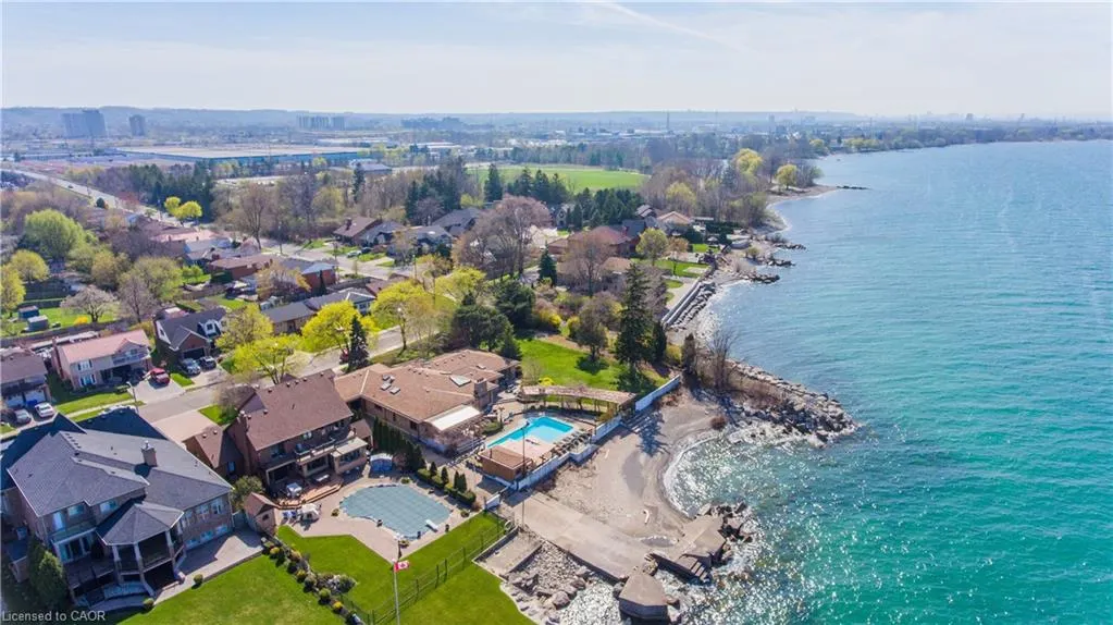7 Lakegate Drive