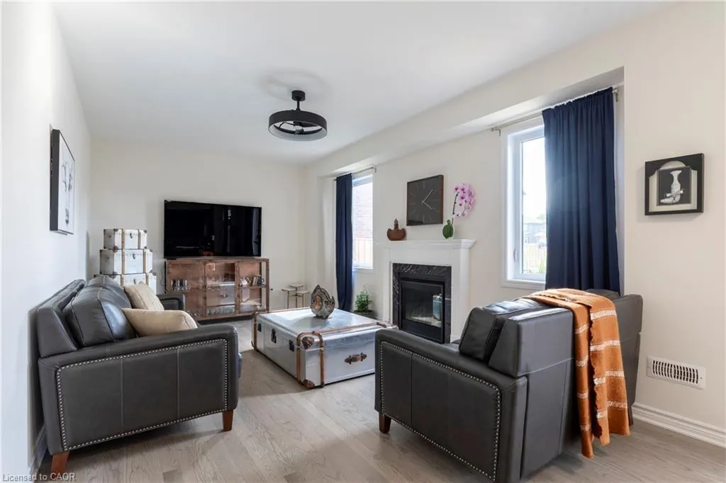 38 Oriole Crescent