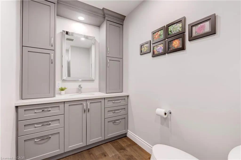 2118 Agincourt Crescent