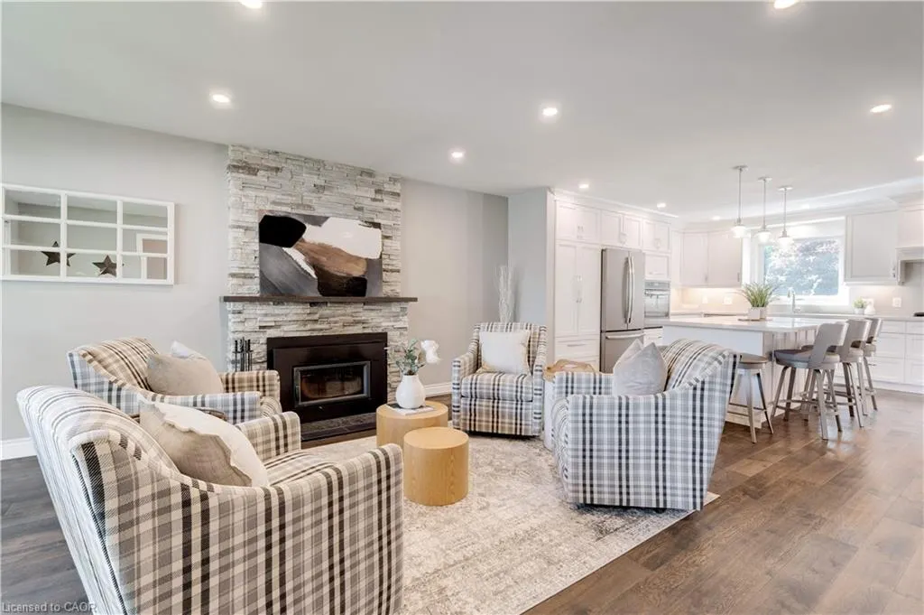 2118 Agincourt Crescent