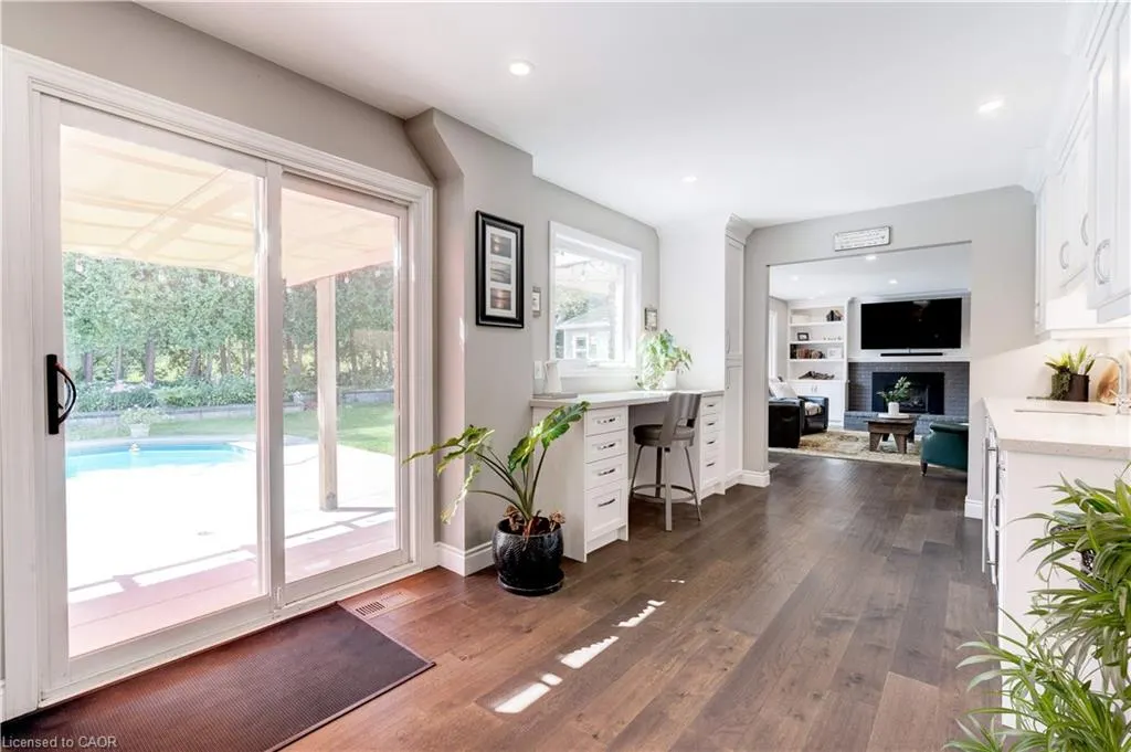 2118 Agincourt Crescent