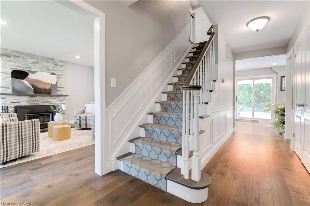 2118 Agincourt Crescent