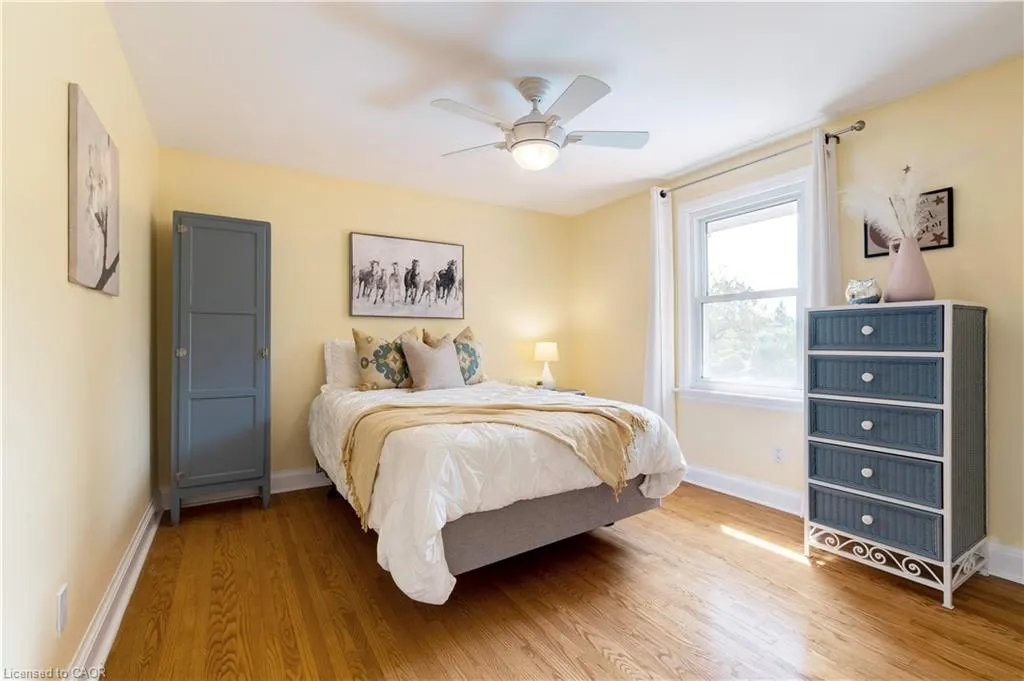 2118 Agincourt Crescent