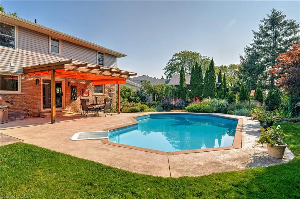 2118 Agincourt Crescent
