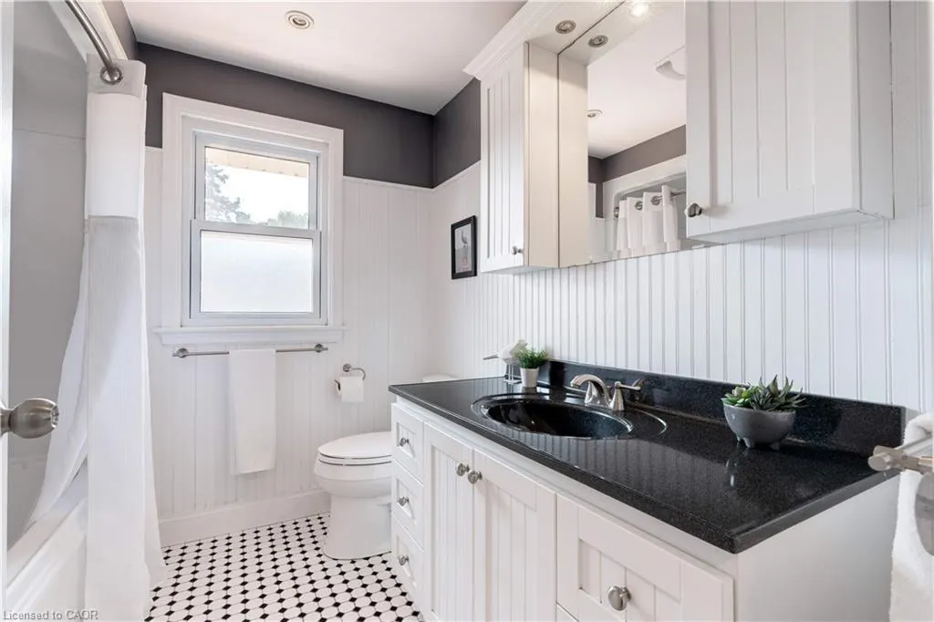 2118 Agincourt Crescent
