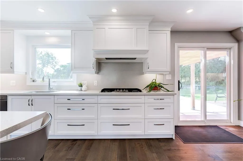 2118 Agincourt Crescent