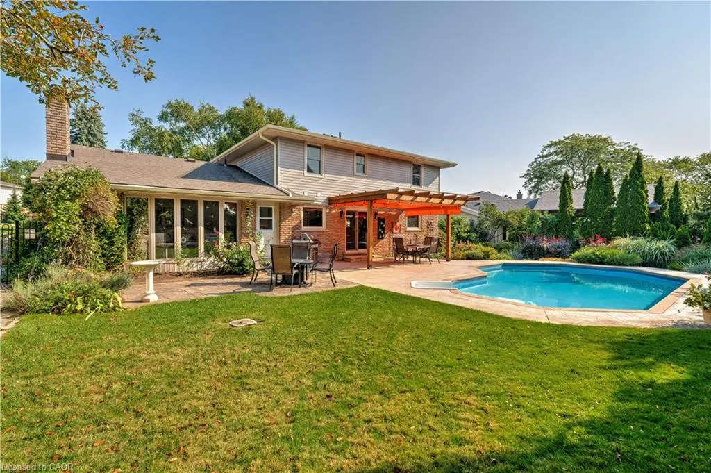 2118 Agincourt Crescent
